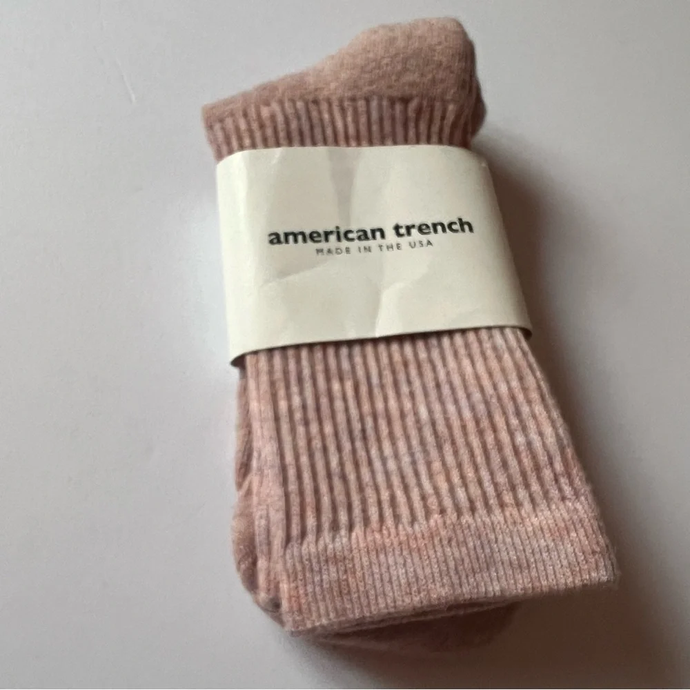 AMERICAN TRENCH SUPERMERINO WOOL CREW SOCKS BLUSH HEATHER PINK OS NWT